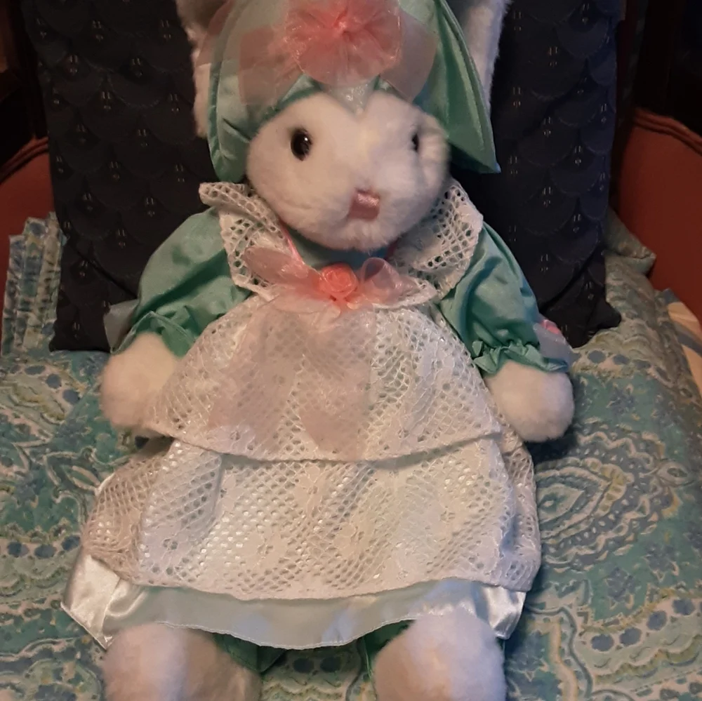 NWT VINTAGE DRESSED EASTER BUNNY, 20